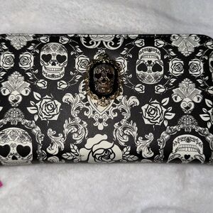NEW Betsey Johnson Skull Wallet